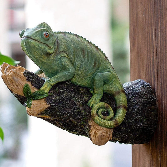 Figurina Chameleon na drzewie